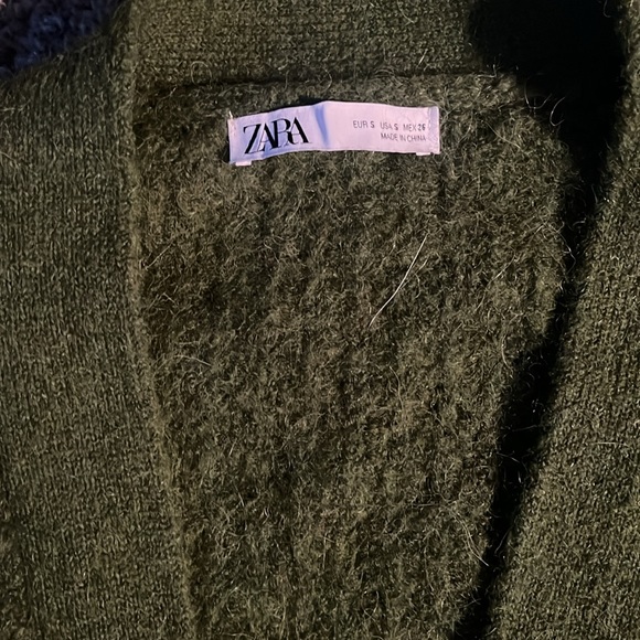 Barely worn fuzzy Zara button up cardigan retro style crop with large buttons - Picture 3 of 4